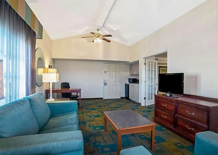 La Quinta By Wyndham - Hood Hotel