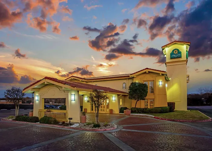 La Quinta By Wyndham - Hood