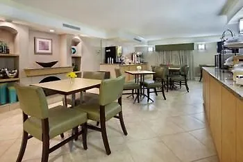 La Quinta By Wyndham - Hood Hotel